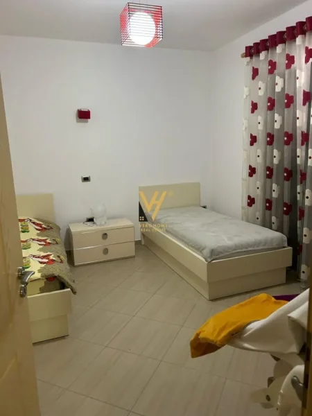 Tirane, jepet me qera Vile 3 Katshe Kati 0, 2.000 m² 3.000 € (PORCELAN)