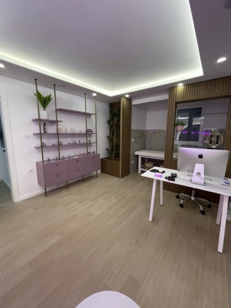 Tirane, jepet me qera dyqan Kati 2, 68 m² 800 € (vasil shanto)