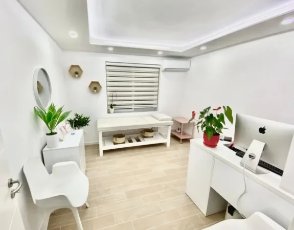 Tirane, jepet me qera dyqan Kati 2, 68 m² 800 € (vasil shanto)