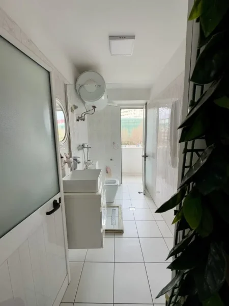 Tirane, jepet me qera dyqan Kati 2, 68 m² 800 € (vasil shanto)