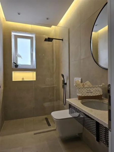 Tirane, jepet me qera apartament 1+1 Kati 1, 70 m² 610 € (rruga e kavajes)