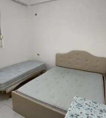 Tirane, jepet me qera apartament 1+1 Kati 1, 60 m² 230 € (Kombinat)