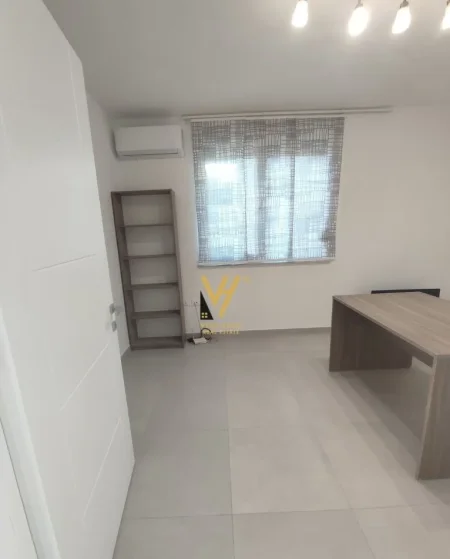 Tirane, jepet me qera zyre Kati 4, 80 m² 700 € (RRUGA MYSLYM SHYRI)