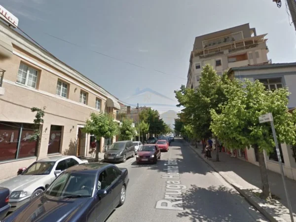 Tirane, shitet garazh Kati -2, 30 m² 50.000 € (Pazari i Ri)