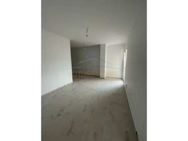 Tirane, shitet apartament 1+1+Ballkon Kati 8, 75 m² 124.000 € (LAPRAKE AURA)
