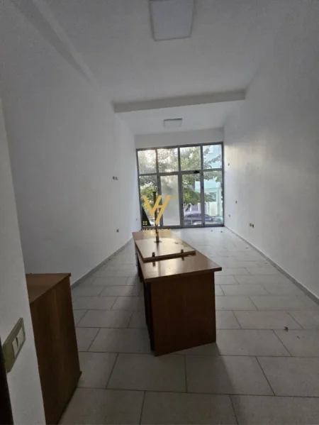 Tirane, shitet dyqan Kati 0, 32 m² 95.000 € (RRUGA MINE PEZA)