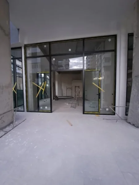 Tirane, jepet me qera dyqan Kati 0, 66 m² 1.300 € (PAZARI I RI)