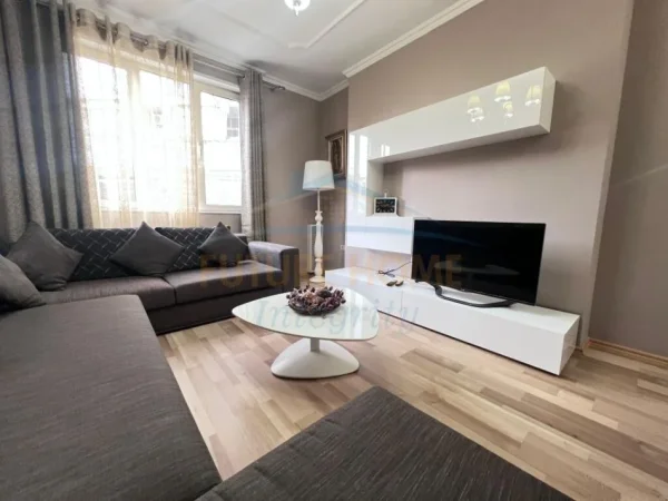 APARTAMENT 2+1 ME QERA , TREGU ELEKTRIK PRANE BRITANIKUT