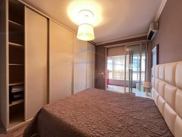APARTAMENT 2+1 ME QERA , TREGU ELEKTRIK PRANE BRITANIKUT