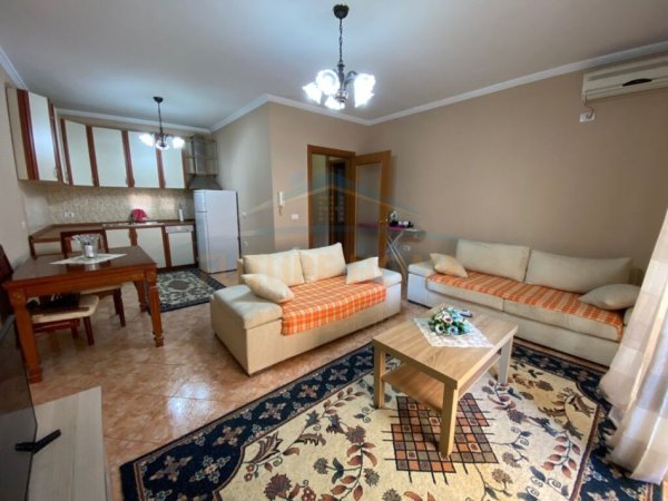 APARTAMENT 1+1 ME QERA  PRANE STADIUMIT AIR ALBANIA