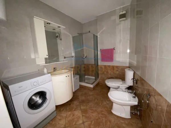 APARTAMENT 1+1 ME QERA  PRANE STADIUMIT AIR ALBANIA
