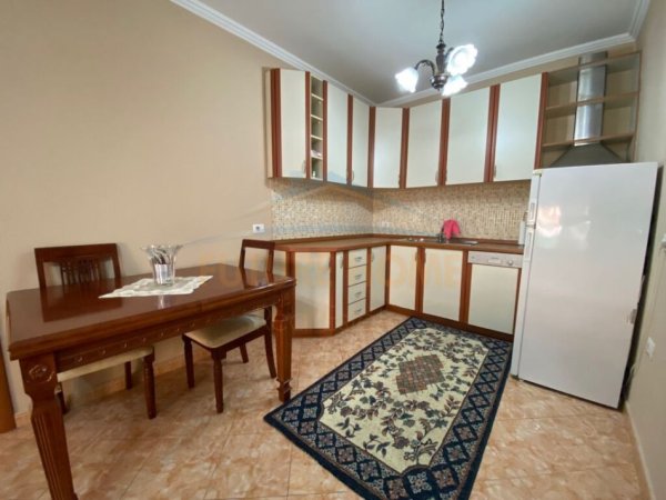 APARTAMENT 1+1 ME QERA  PRANE STADIUMIT AIR ALBANIA