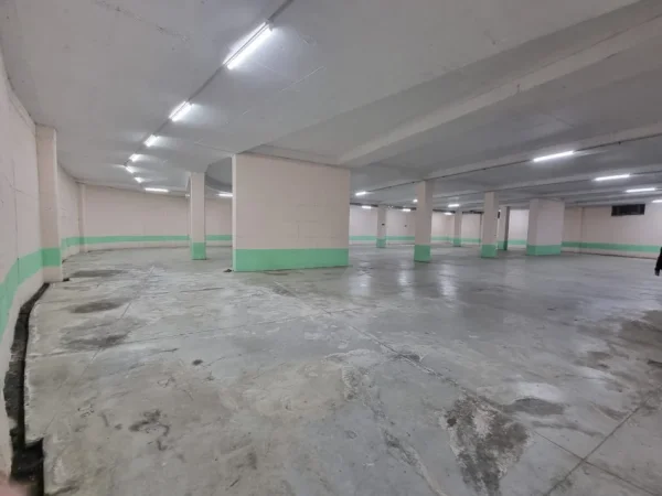 Tirane, jepet me qera ambjent biznesi Kati -1, 1.500 m² 4.500 € (Kombinat)