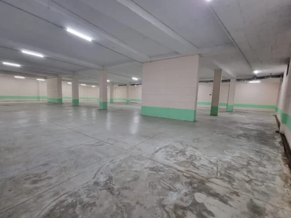 Tirane, jepet me qera ambjent biznesi Kati -1, 1.500 m² 4.500 € (Kombinat)