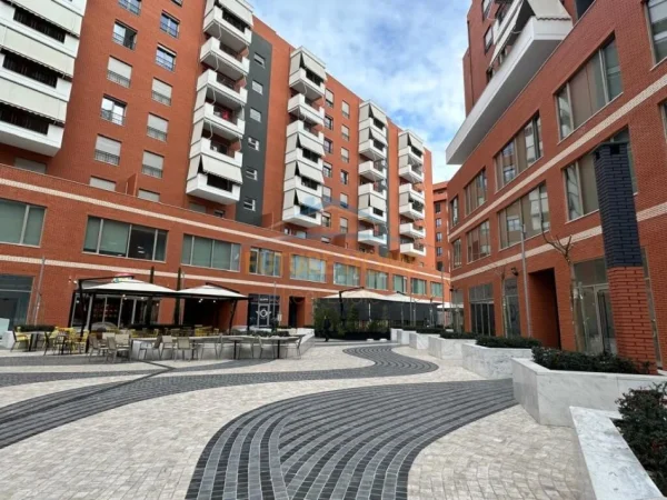 Tirane, jepet me qera ambjent biznesi Kati 1, 972 m² 17.000 € (DELIJORGJI TIRANE)