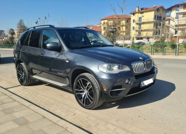 Tirane, shes SUV | Fuoristrad | Xhip *OKAZION* BMW X5 E70 2013 Nafte, gri e erret automatik Klima 11.000 €