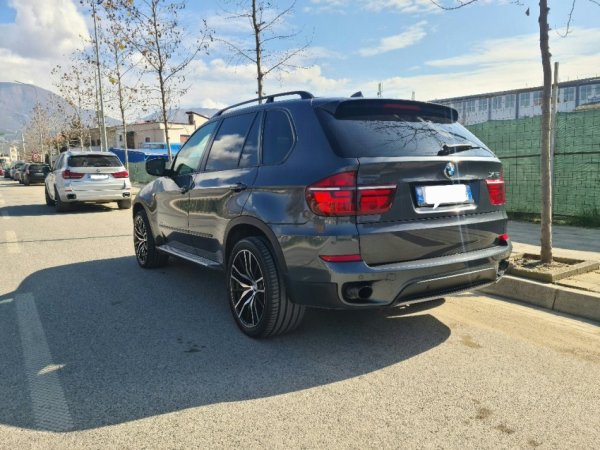Tirane, shes SUV | Fuoristrad | Xhip *OKAZION* BMW X5 E70 2013 Nafte, gri e erret automatik Klima 11.000 €