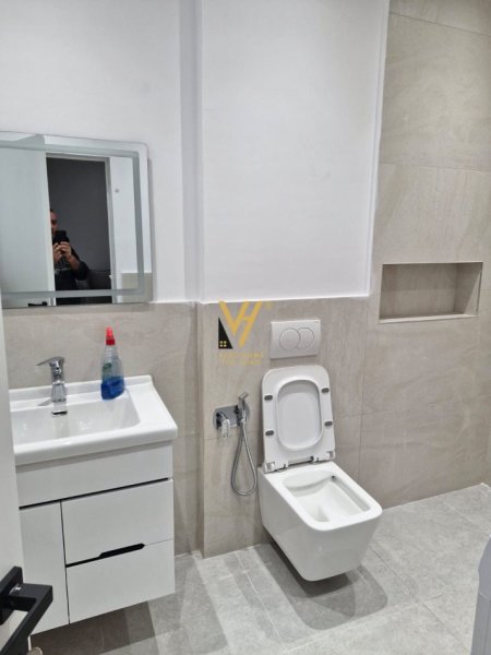 Tirane, jepet me qera shtepi 1 Katshe Kati 0, 95 m² 400 € (BALDUSHK)