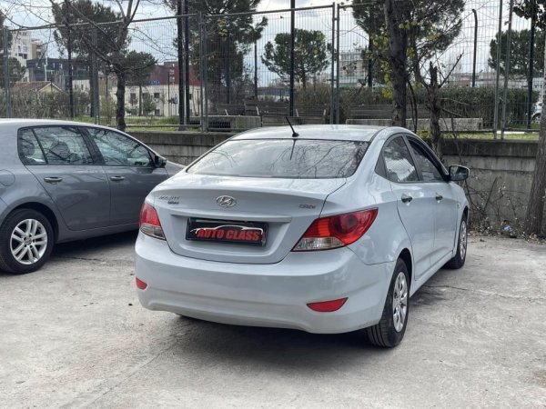 Tirane, shes makine HYUNDAI ACCENT Nafte, blu e hapur automatik Klima 184.000 km 5.790 €