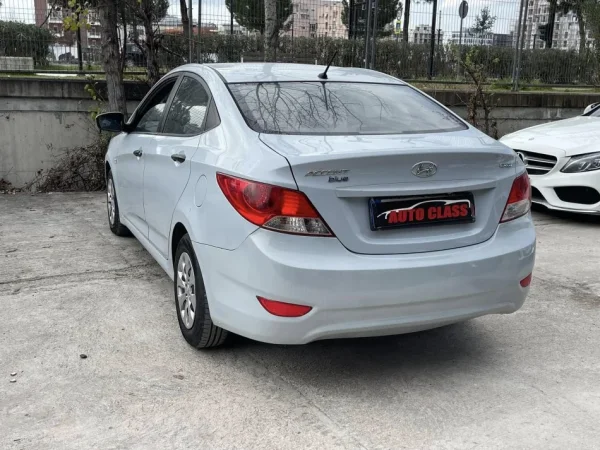 Tirane, shes makine HYUNDAI ACCENT Nafte, blu e hapur automatik Klima 184.000 km 5.790 €