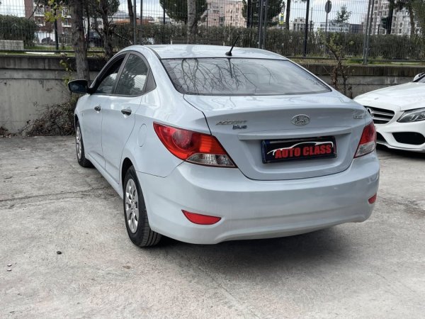 Tirane, shes makine HYUNDAI ACCENT Nafte, blu e hapur automatik Klima 184.000 km 5.790 €