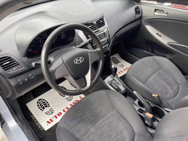 Tirane, shes makine HYUNDAI ACCENT Nafte, blu e hapur automatik Klima 184.000 km 5.790 €