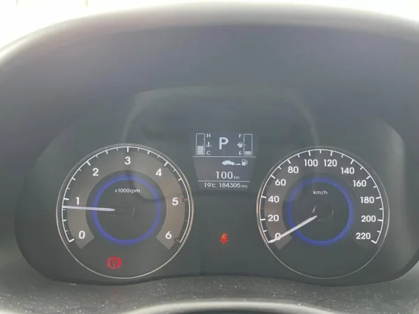 Tirane, shes makine HYUNDAI ACCENT Nafte, blu e hapur automatik Klima 184.000 km 5.790 €