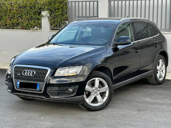 Tirane, shitet makine Audi Q5 2.0 Nafte, e zeze automatik Klima 215.000 km 11.500 €