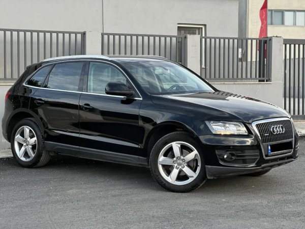 Tirane, shitet makine Audi Q5 2.0 Nafte, e zeze automatik Klima 215.000 km 11.500 €