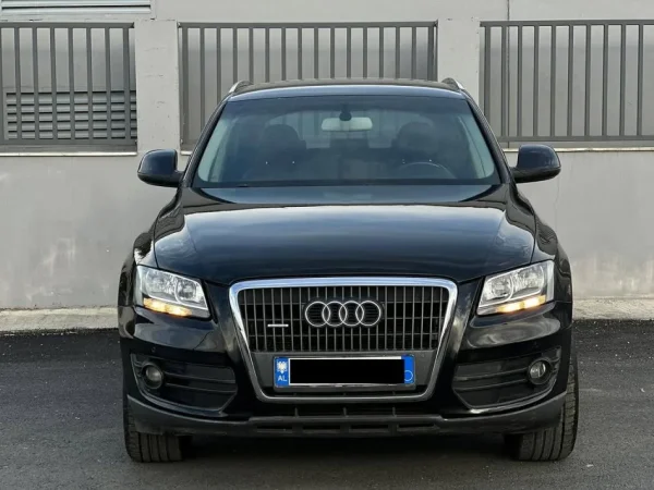 Tirane, shitet makine Audi Q5 2.0 Nafte, e zeze automatik Klima 215.000 km 11.500 €