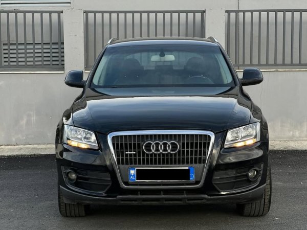 Tirane, shitet makine Audi Q5 2.0 Nafte, e zeze automatik Klima 215.000 km 11.500 €