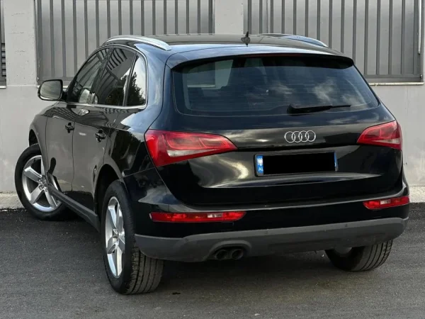 Tirane, shitet makine Audi Q5 2.0 Nafte, e zeze automatik Klima 215.000 km 11.500 €
