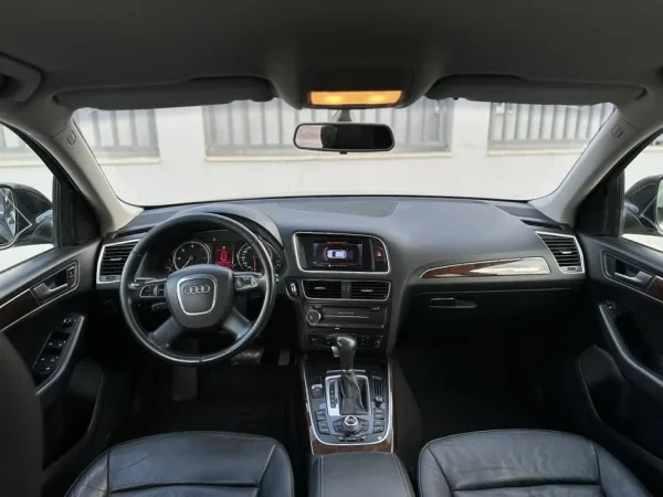 Tirane, shitet makine Audi Q5 2.0 Nafte, e zeze automatik Klima 215.000 km 11.500 €