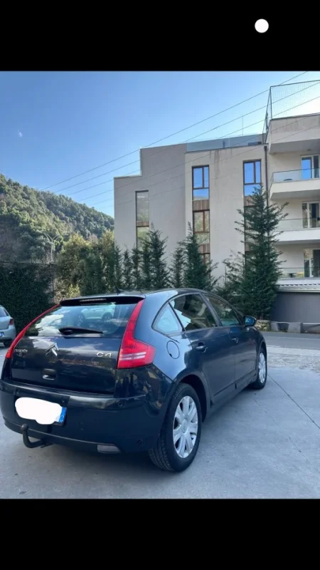 Tirane, shitet makine Citroën C4 Benzin+Gaz, blu e errët automatik Kondicioner 90 km 4.000 €