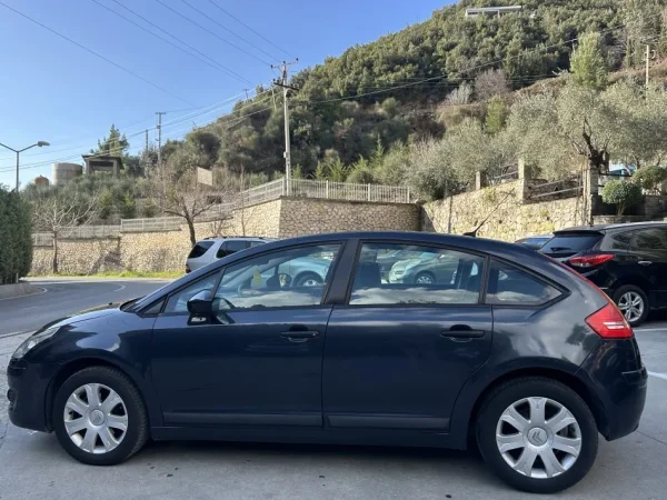 Tirane, shitet makine Citroën C4 Benzin+Gaz, blu e errët automatik Kondicioner 90 km 4.000 €