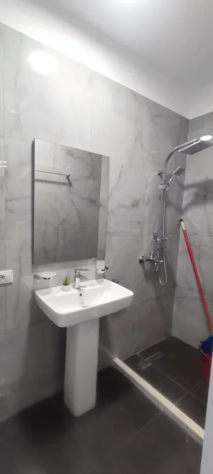 Tirane, shitet garsonier 1+1+Ballkon Kati 4, 35 m² 82.000 € (Komuna e Parisit)