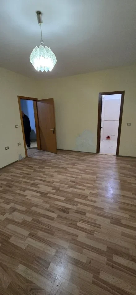 Tirane, shitet apartament 2+1 Kati 6, 