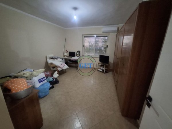 Durres, jepet me qera apartament 2+1+Ballkon Kati 1, 110 m² 500 € (Gjykata)