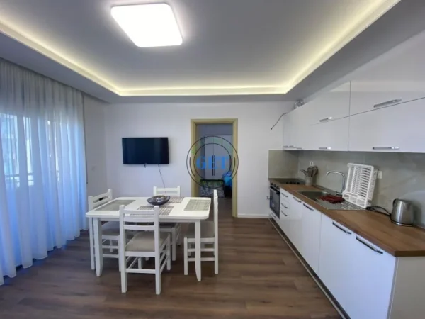 Durres, jepet me qera apartament 1+1+Ballkon Kati 7, 70 m² 350 € (Shkembi kavajes)