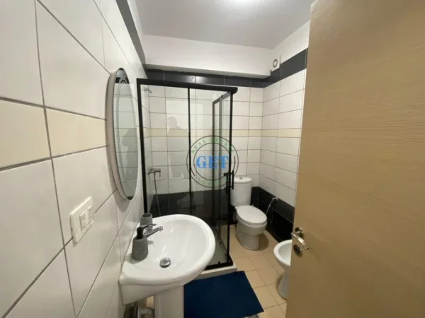 Durres, jepet me qera apartament 1+1+Ballkon Kati 7, 70 m² 350 € (Shkembi kavajes)
