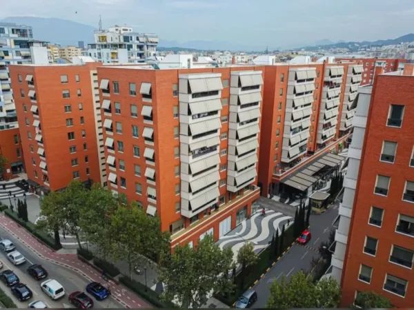 Tirane, shitet apartament 2+1+Ballkon Kati 8, 128 m² 332.800 € (Rruga e Kavajes)