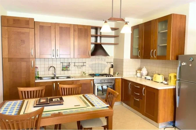 Tirane, jepet me qera apartament 2+1+Ballkon Kati 6, 95 m² 650 € (Rruga Ymer Kurti)