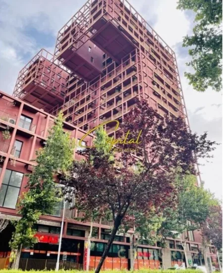 Tirane, jepet me qera dyqan Kati 1, 55 m² 1.300 € (21 DHJETORI)