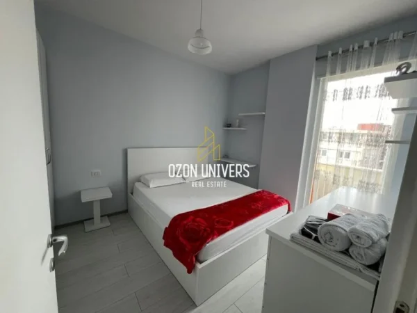 Tirane, jepet me qera apartament 1+1 Kati 6, 55 m² 650 € (Laprake)