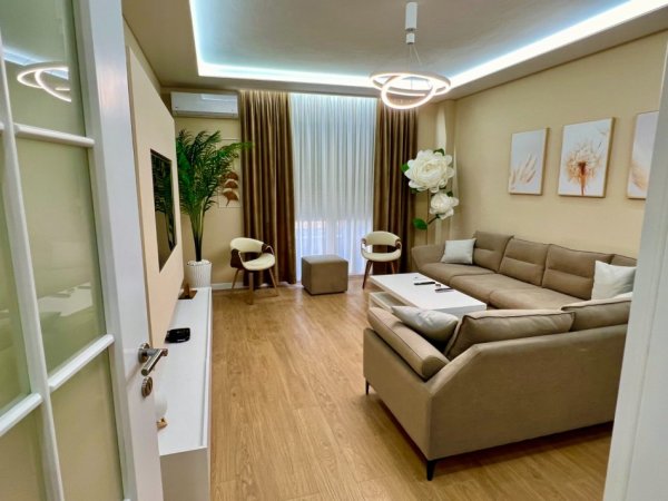 Tirane, jepet me qera apartament 1+1+Aneks+Ballkon Kati 4, 84 m² 700 € (rruga e elbasanit)