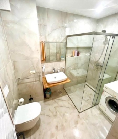 Tirane, jepet me qera apartament 1+1+Aneks+Ballkon Kati 4, 84 m² 700 € (rruga e elbasanit)