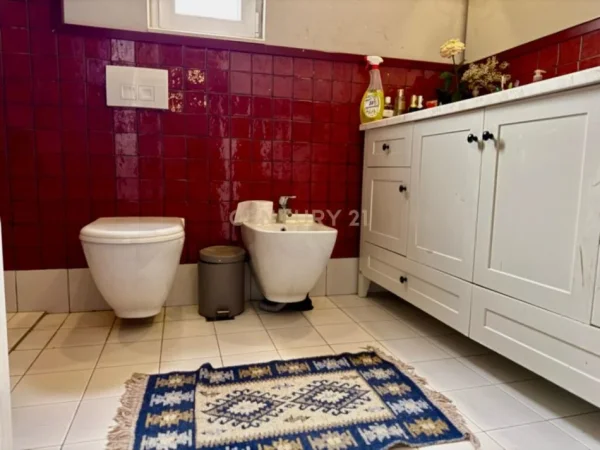 Tirane, jap me qera apartament 3+1+2 , 130 m² 1.200 € (Kodra e Diellit)
