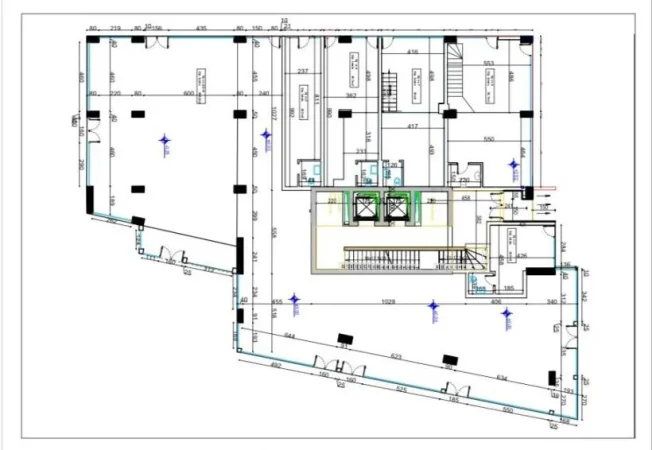 Tirane, jap me qera ambjent biznesi Kati 0, 370 m² 7.400 € (Ish Tregu Elektrik)