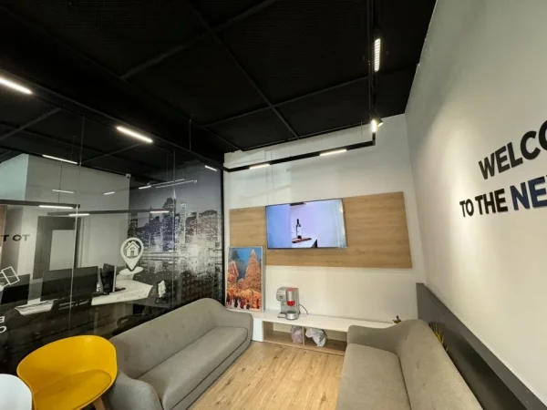 Tirane, jepet me qera ambjent biznesi Kati 0, 55 m² 1.000 € (Bulevardi Gjergj Fishta)