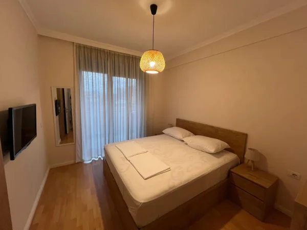 Tirane, jap me qera apartament 2+1+Ballkon Kati 4, 80 m² 800 € (Rruga Hoxha Tahsim, afer Optika Roma)